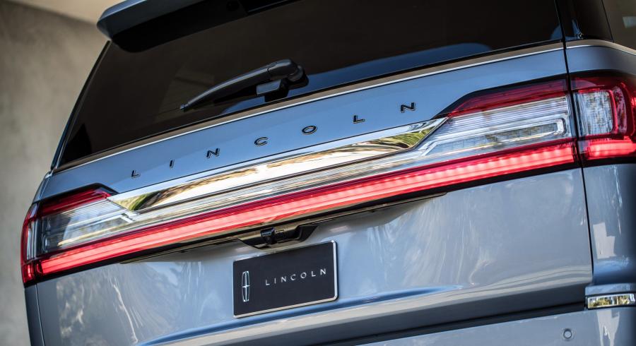 Детали экстерьера Lincoln Navigator Black Label 2017 года  (фото 8 из 52)